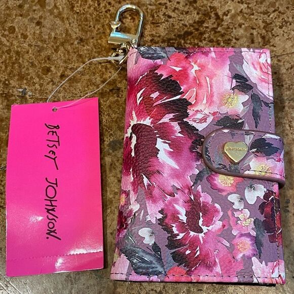 BETSEY Johnson‎ mauve pink floral flap wallet with a magnetic clasp - Picture 1 of 7